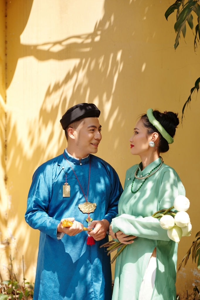 chụp ảnh áo dài ngũ thân cặp đôi giá rẻ