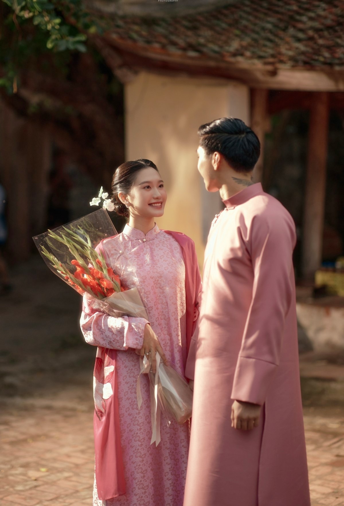 chụp ảnh áo dài ngũ thân cặp đôi giá rẻ