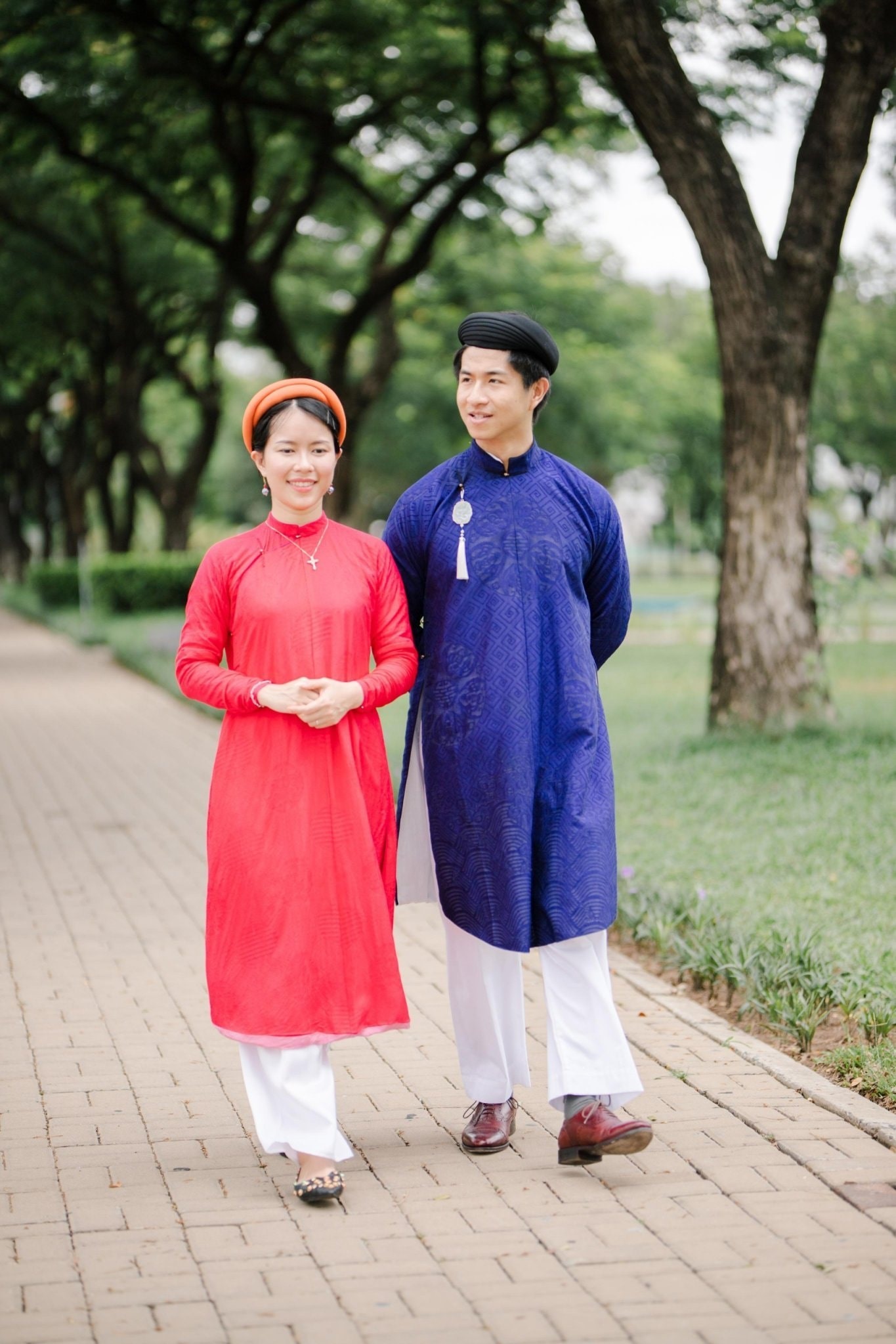chụp ảnh áo dài ngũ thân cặp đôi giá rẻ