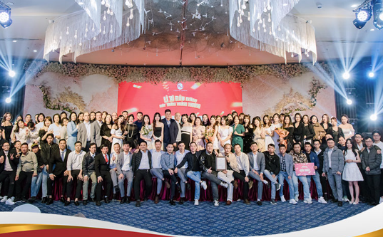 Tìm hiểu 10 studio chụp ảnh tất niên cuối năm tại Đà Lạt Tìm hiểu 10 studio chụp ảnh tất niên cuối năm tại Đà Lạt