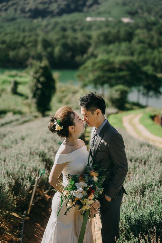 10 cách tạo dáng chụp ảnh cưới phong cách Hàn Quốc đẹp