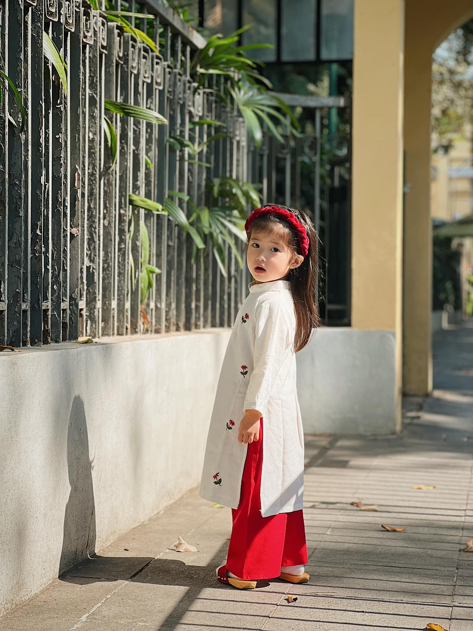 Cách tạo dáng chụp ảnh áo dài cho bé: Những gợi ý hoàn hảo Cách tạo dáng chụp ảnh áo dài cho bé: Những gợi ý hoàn hảo