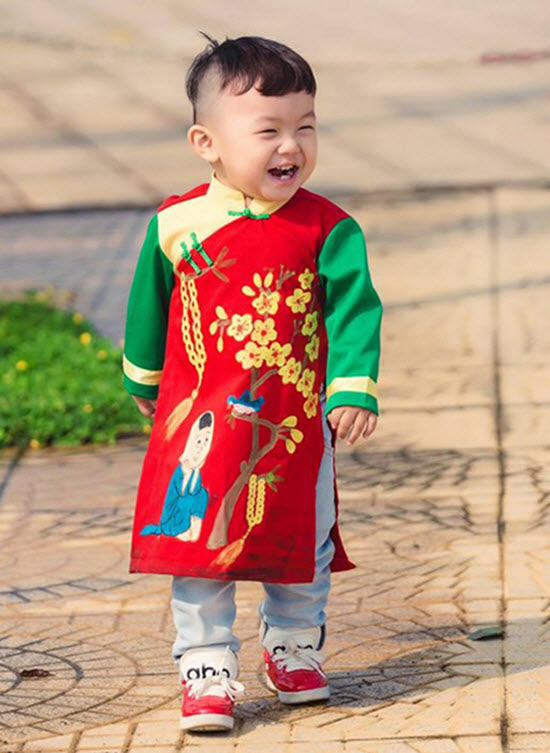 Cách tạo dáng chụp ảnh áo dài cho bé: Những gợi ý hoàn hảo Cách tạo dáng chụp ảnh áo dài cho bé: Những gợi ý hoàn hảo