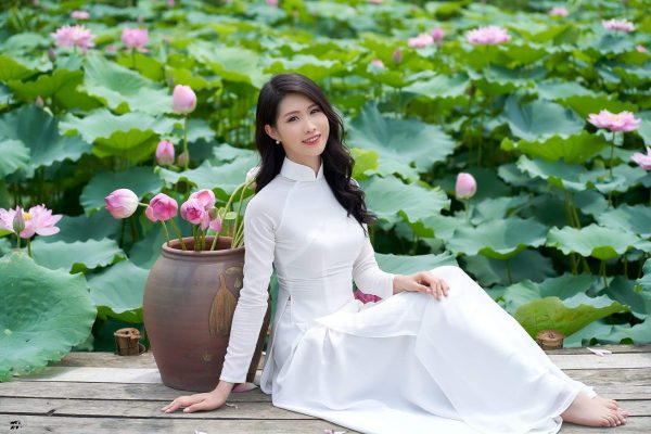 Chụp hình áo dài ngồi đẹp tự nhiên giúp bạn có bức ảnh đẹp