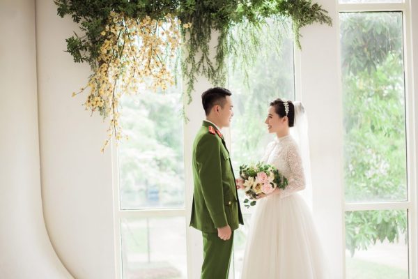 Chụp ảnh cưới quân phục công an mang lại sự mới lạ