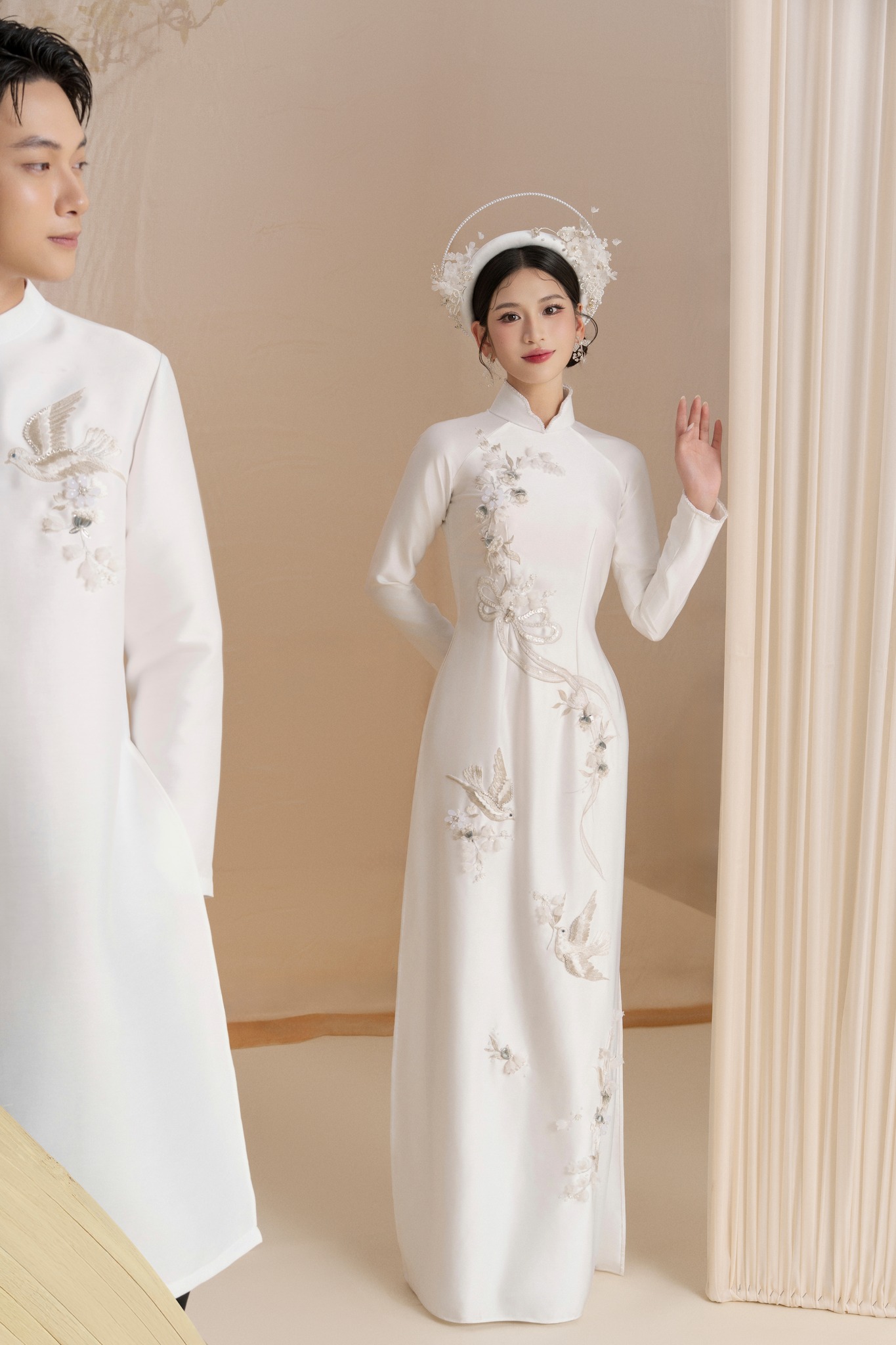 Chụp ảnh couple áo dài trong studio 2026 đẹp sang và hiện đại
