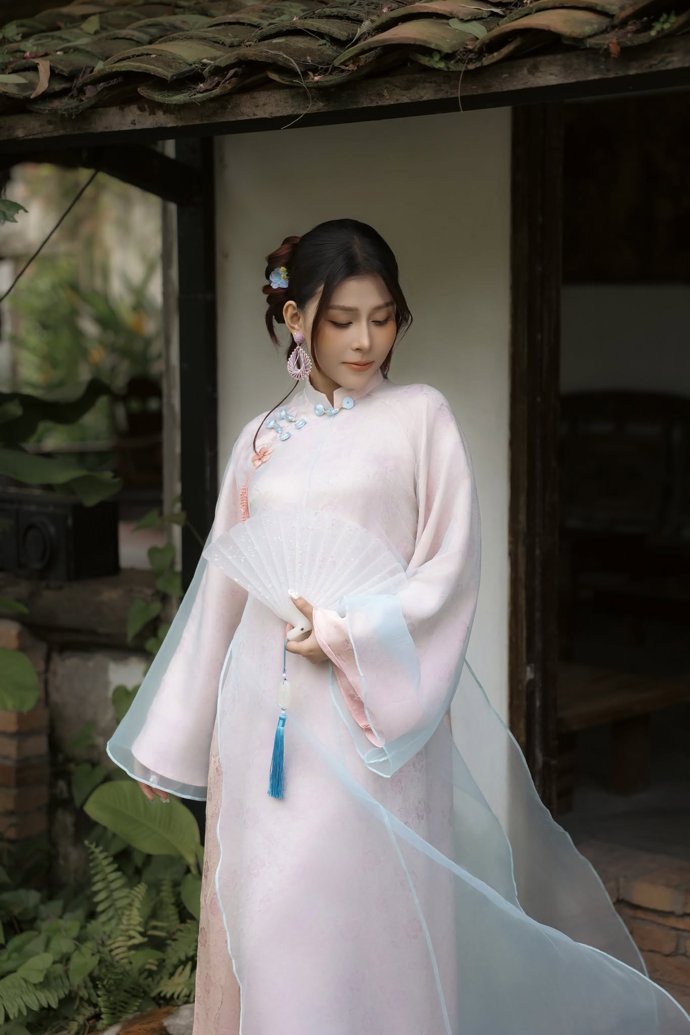 Chụp ảnh áo dài truyền thống với vẻ đẹp thanh lịch Chụp ảnh áo dài truyền thống với vẻ đẹp thanh lịch