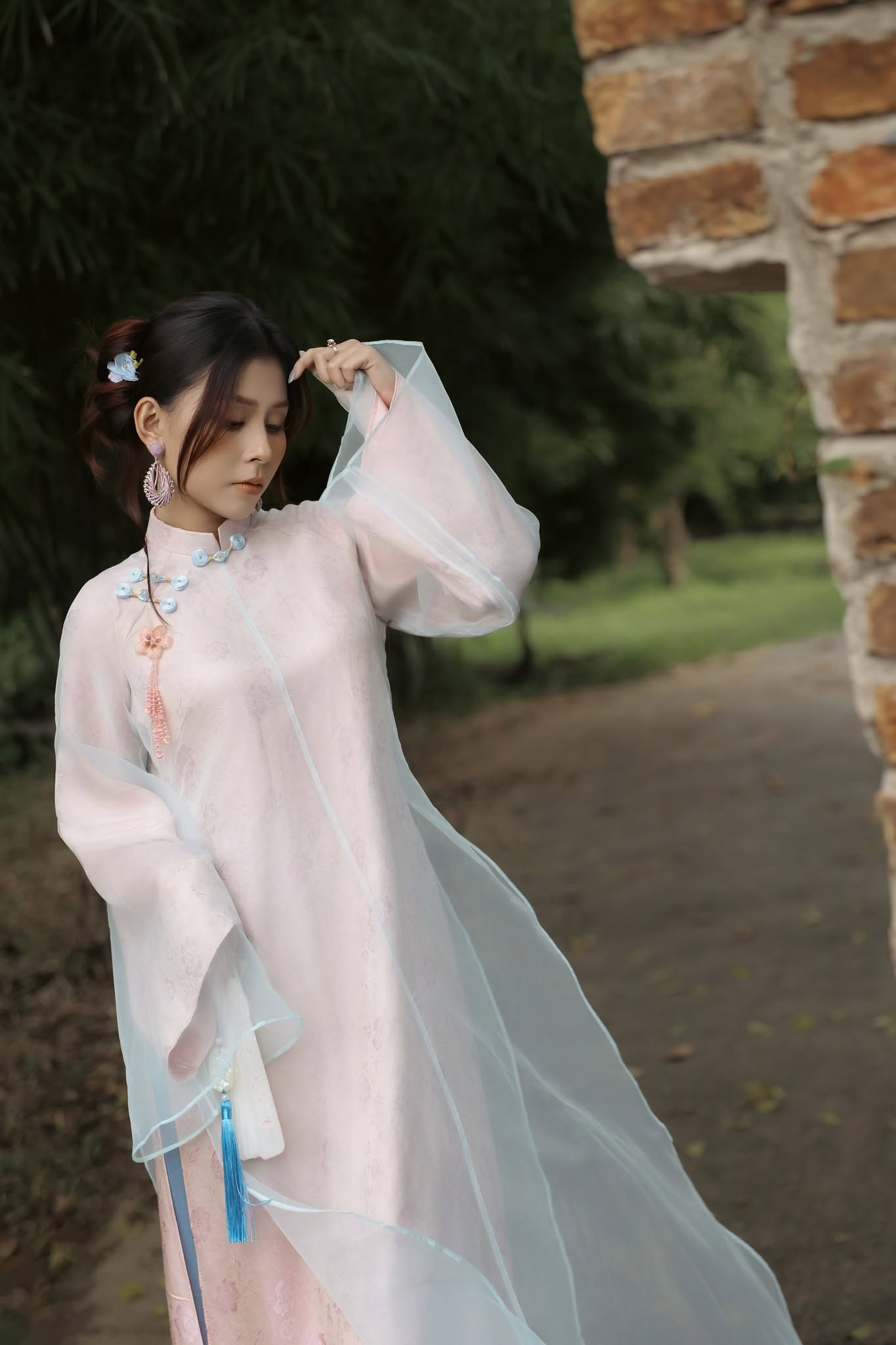 Chụp ảnh áo dài truyền thống với vẻ đẹp thanh lịch Chụp ảnh áo dài truyền thống với vẻ đẹp thanh lịch