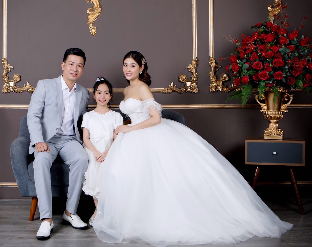Concept Gia Đình Luxury Phong Cách Hoàng Gia (6) Concept Gia Đình Luxury Phong Cách Hoàng Gia (6)