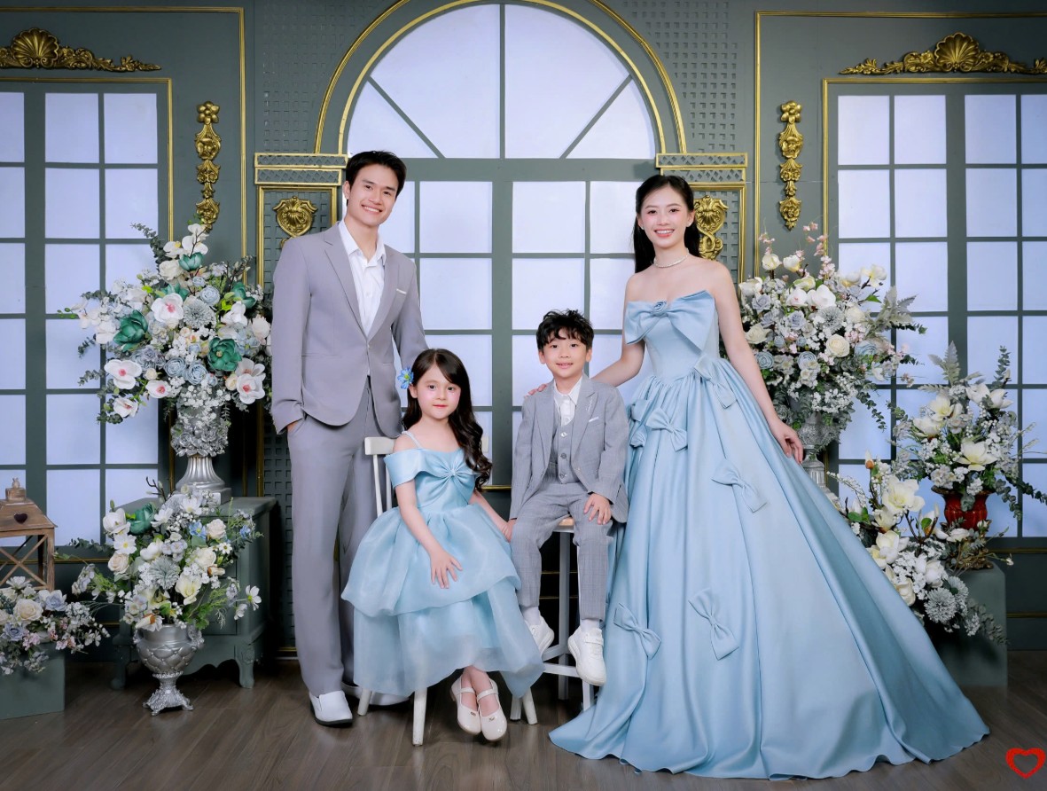 Concept Gia Đình Luxury Phong Cách Hoàng Gia (4) Concept Gia Đình Luxury Phong Cách Hoàng Gia (4)